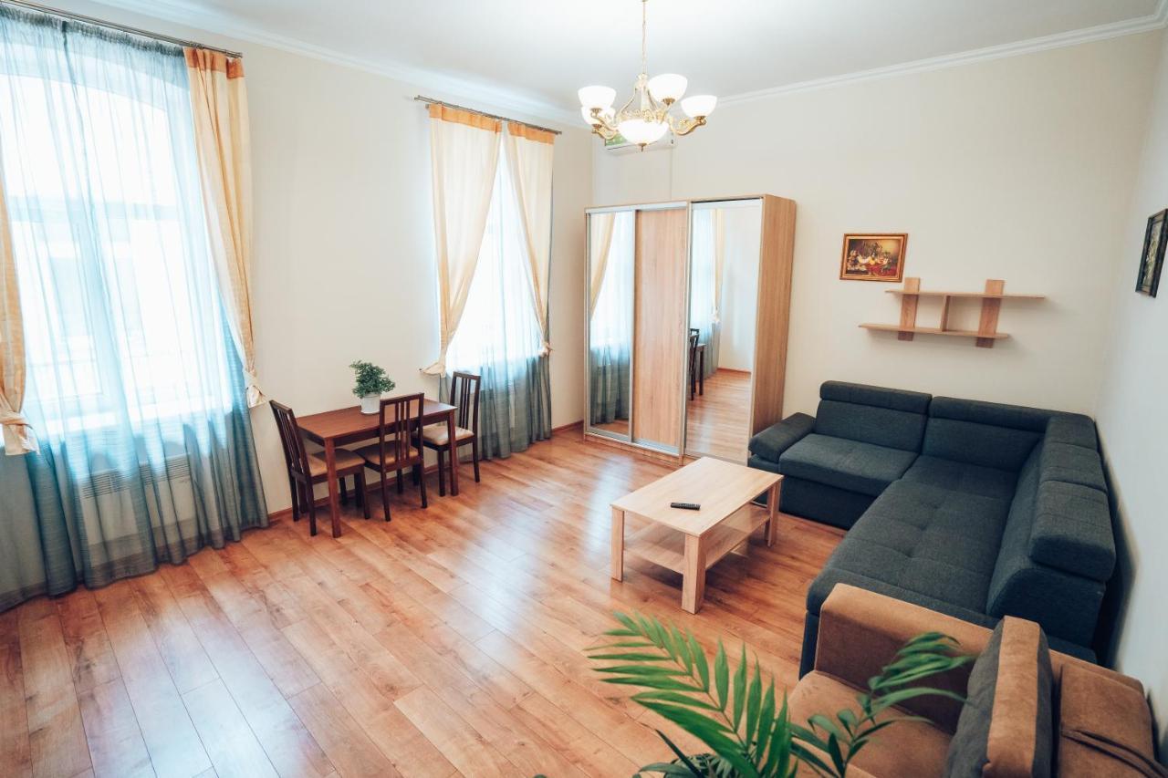 Wonderful Flat On City Center Uzhhorod Exterior photo